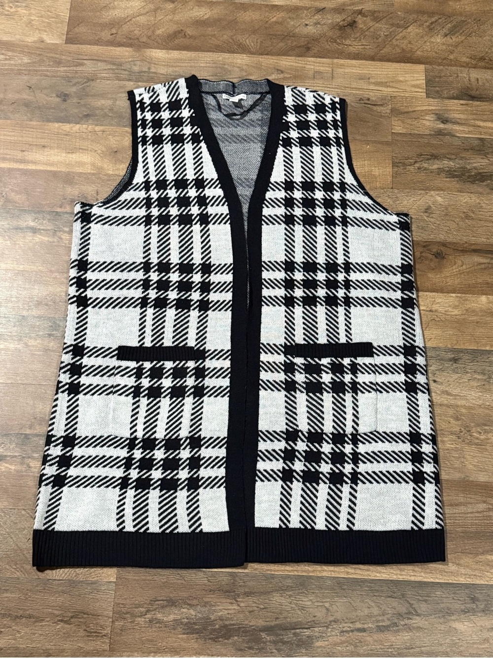 Women’s Plaid Knit Sweater Vest